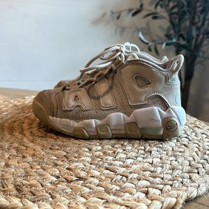 Nike Air Jordan’s uptempo tan cream size 1